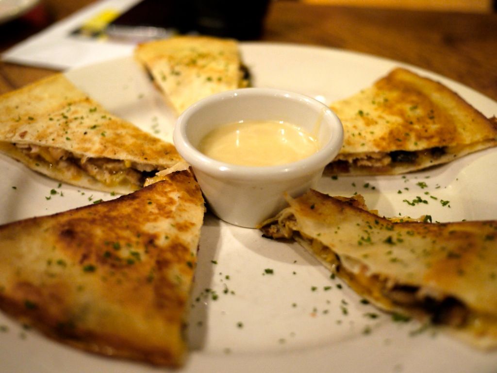 outback steakhouse alice springs chicken quesadillas appetizer portion